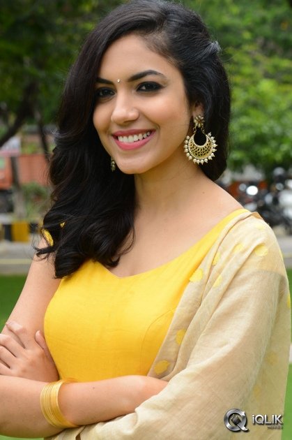 Ritu-Varma-At-Pelli-Chupulu-Movie-Abhinandhana-Sabha